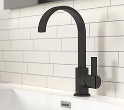 Badarmaturen in Schwarz